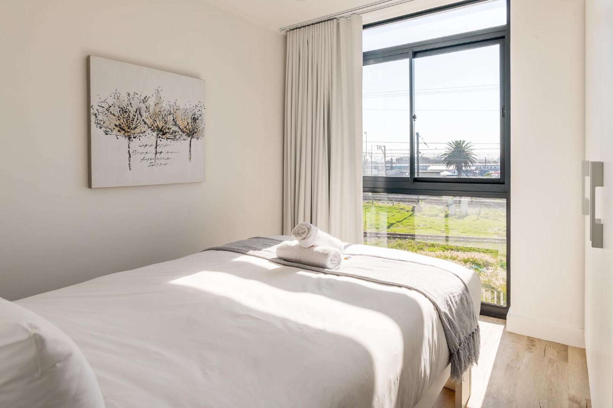 1onalbert 2 Bed Parking