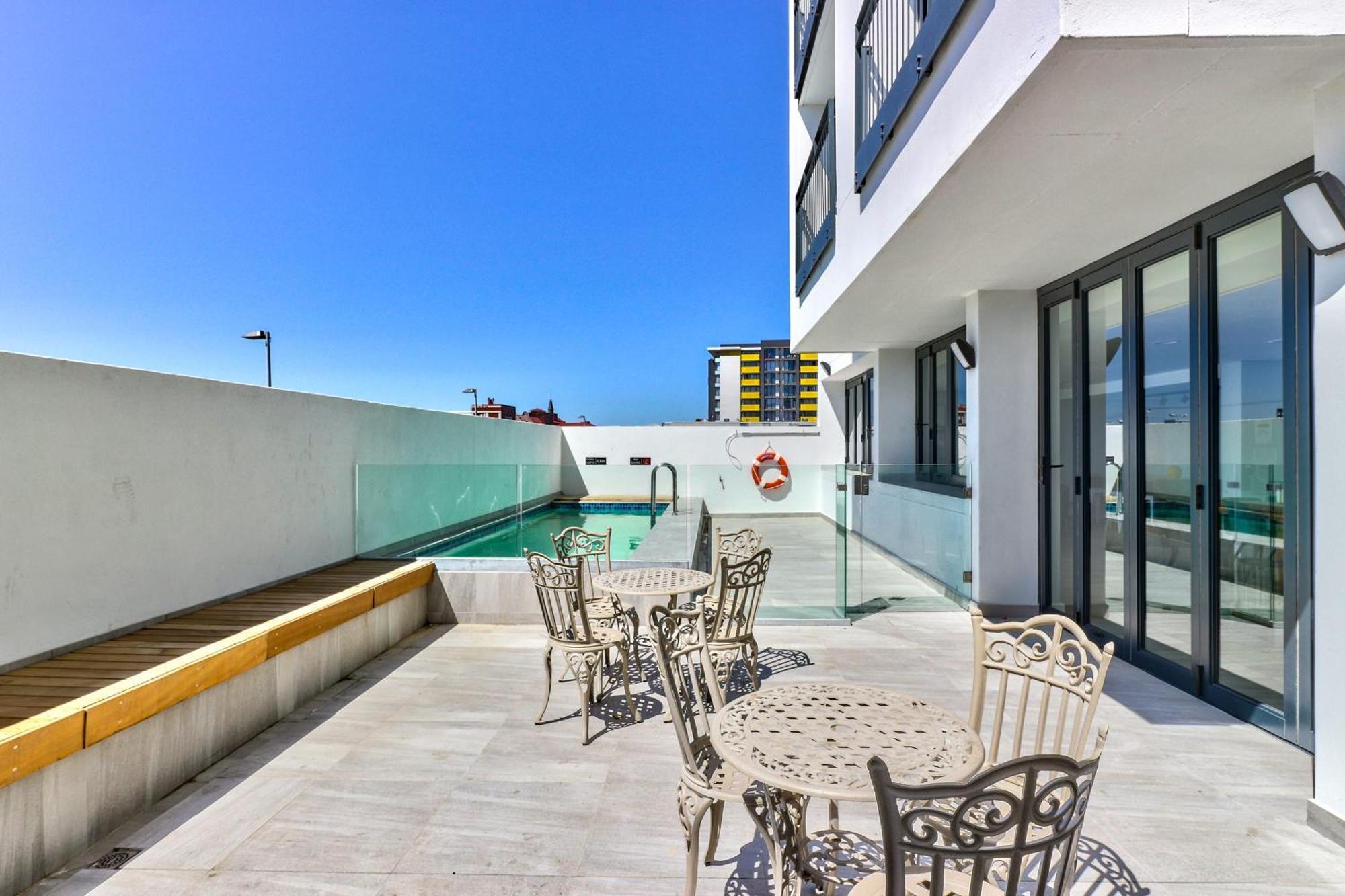 Apartment 1onalbert 2 Bed Parking *